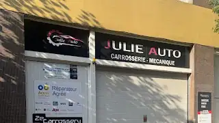 Julie Auto - ZeCarrossery, Issy-les-Moulineaux