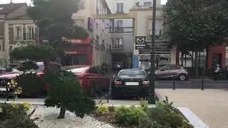 Mazda 92 - Garage du Marché de la Fourche, Clamart