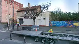 Leo Auto, Stains